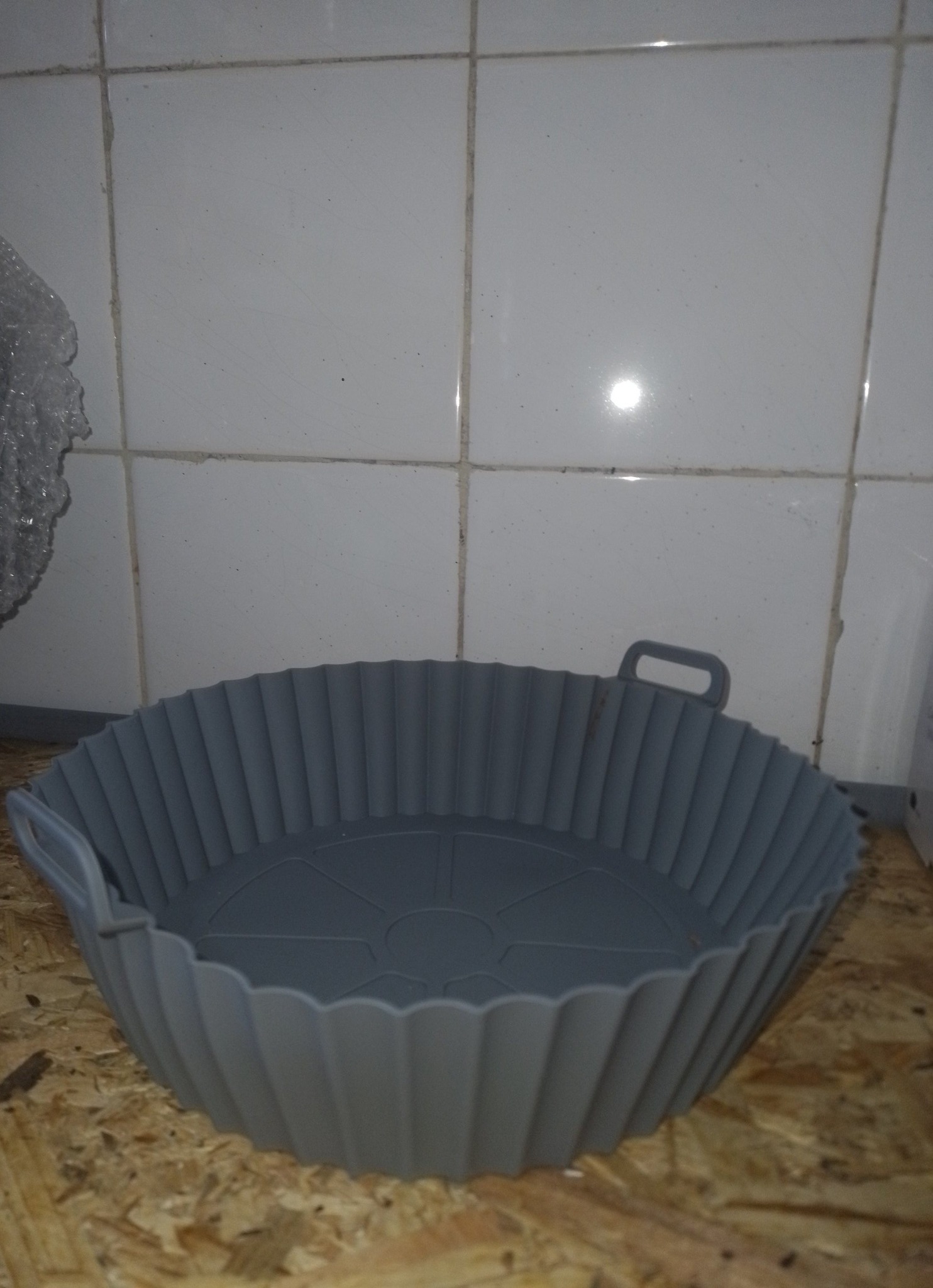 СИЛИКОНСКА НЕЛЕПЛИВА ПОДЛОГА ЗА ПЕЧЕЊЕ ВО AIR FRYER